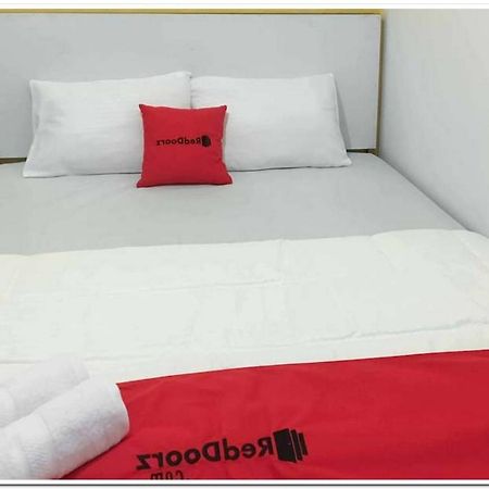 RedDoorz @ Simpang Pos Medan Exterior foto