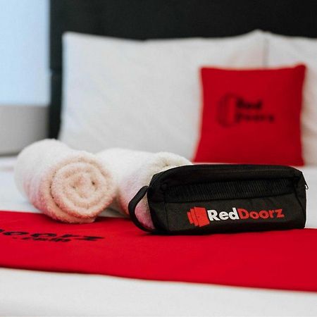 RedDoorz @ Simpang Pos Medan Exterior foto